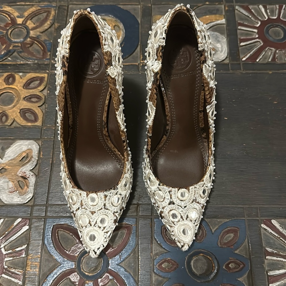 $400 TORY BURCH FRANCESCA SUEDE EMBROIDERED POINTY PUMP COFFEE Size 5